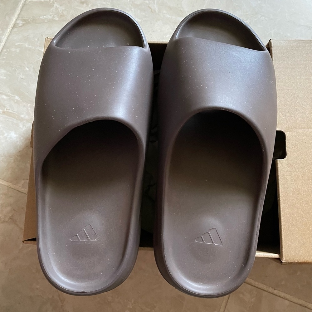 Yeezy slides size 9